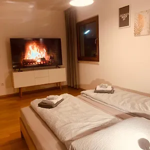 Modern&cozy 2 Wohnung, Balkon, Parkplatz Apartment